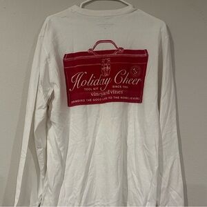 Vineyard Vines long sleeve white T-shirt w/Christmas holiday trunk & logo in M.